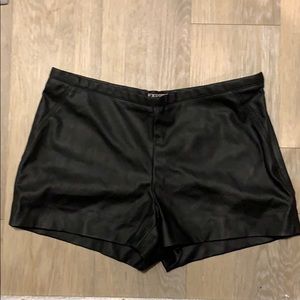 Express Women’s Faux Leather Short Size 0